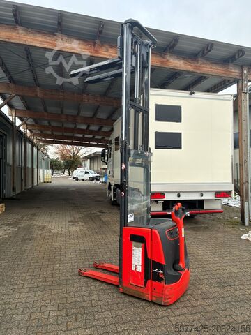 Stohovač palet Linde L14