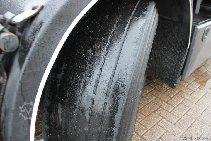 Rakodóplatform MAN TGX 26.440 + EURO 5 + Right Hand Drive