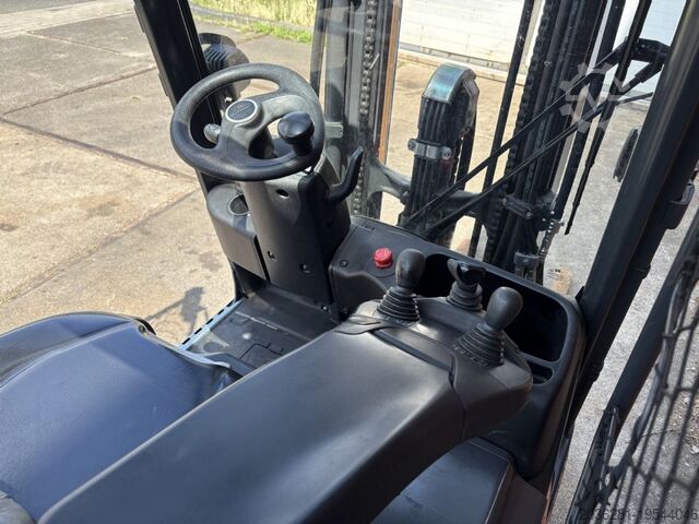 Elektromos háromkerekű targonca Linde E14-02