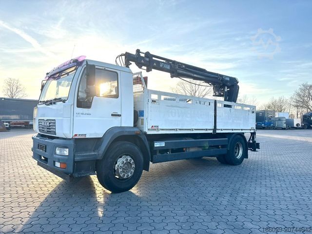 Vrachtauto met open laadbak MAN LE 18.280 Pritsche mit HIAB 133 K PRO/HIPRO Kran