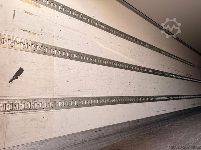 Kofferauflieger KRONE SZ - Mega Koffer mit Rampenhalterung