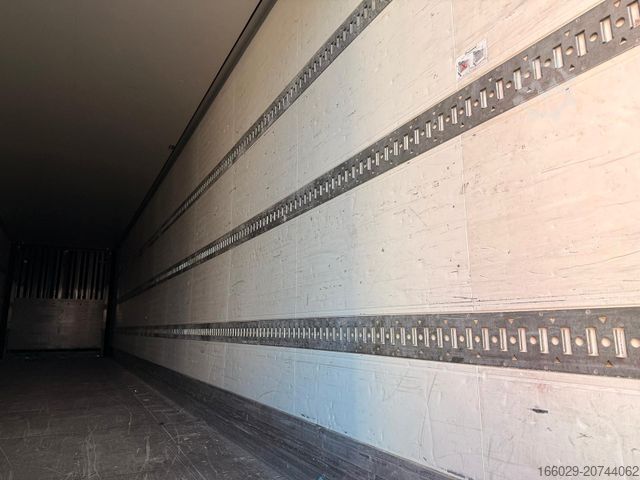 Box semitrailer KRONE SZ - Mega Koffer mit Rampenhalterung