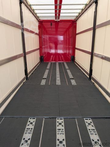 Tieflader-Sattelauflieger Wiese Gabelstaplertransporter mit Rampe