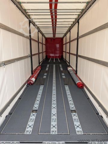 Tieflader-Sattelauflieger Wiese Gabelstaplertransporter mit Rampe