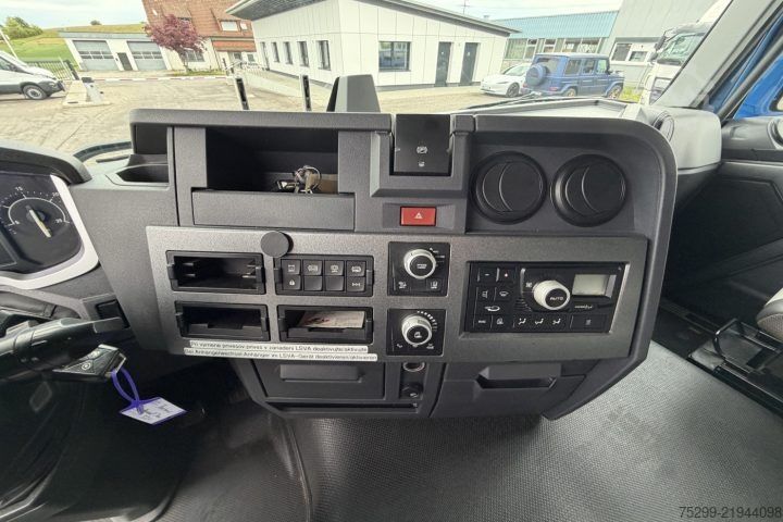 Trattore stradale standard Renault T440 4x2 / Swiss-Vehicle
