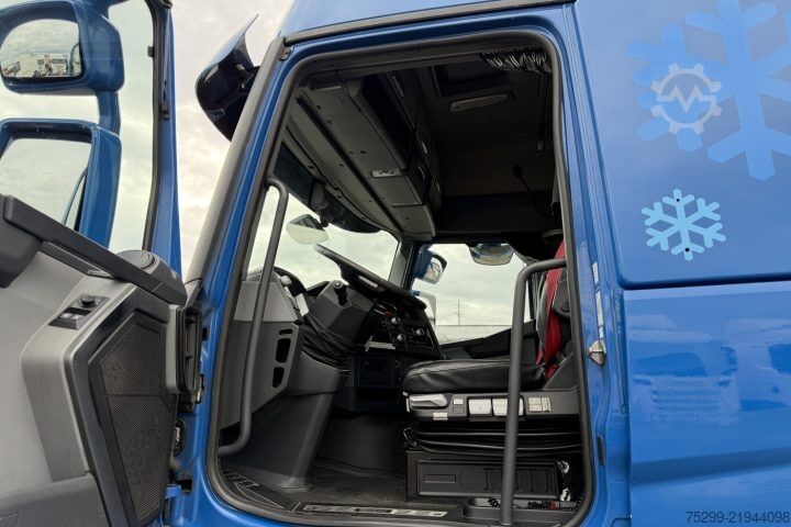 Trattore stradale standard Renault T440 4x2 / Swiss-Vehicle