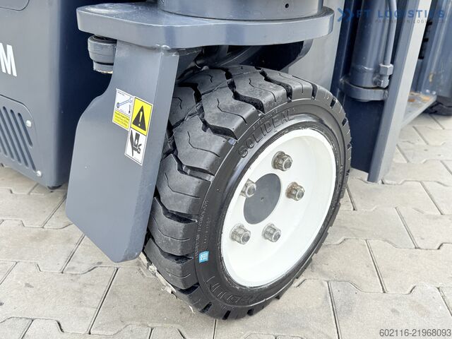 Carretilla retráctil de 4 vías Combilift C3000CB GAS TRIPLEX 4900 POSITIONER TOP1