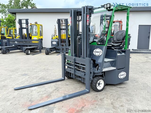 Carretilla retráctil de 4 vías Combilift CB3000 / TRIPLEX 4900MM / FREE LIFT