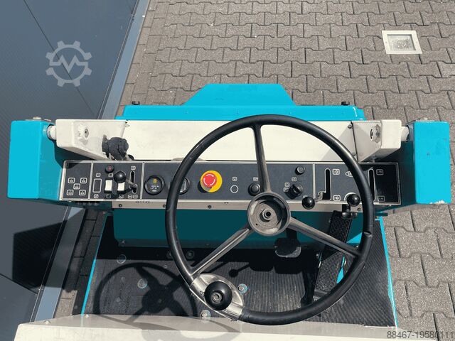 Kehrmaschine Tennant 215 E