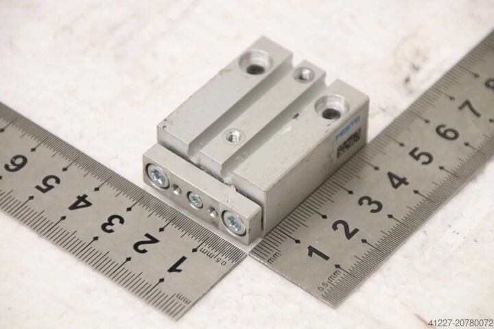 Siłownik prowadzący Festo DFM-10-20-P-A-GF 4154799