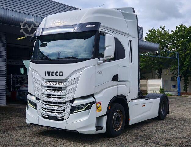 τυπική μονάδα τράκτορα Iveco s-way 570