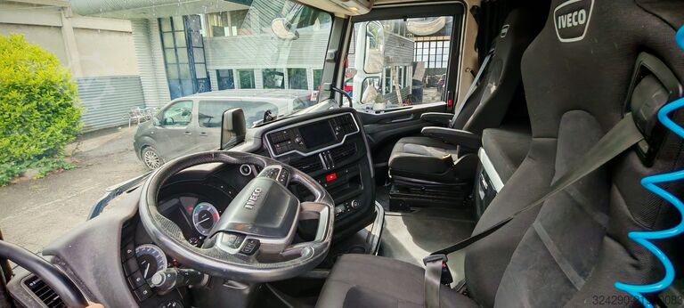 τυπική μονάδα τράκτορα Iveco s-way 570