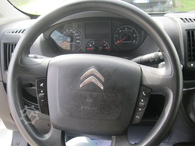 Yük kaldırma asansörlü panelvan Citroen Jumper