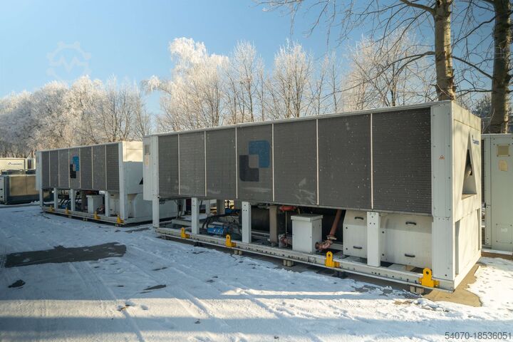 Koeler Used Aircooled chiller CLIMAVENETA FX FC NG SL T+ S 2702 642 KW 2013 yom