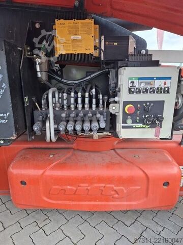 Piattaforma di lavoro telescopica articolata Niftylift HR28 HYBRID 4X4