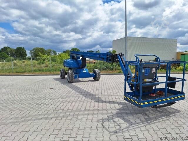 Platformă de lucru telescopică articulată JLG E600JP