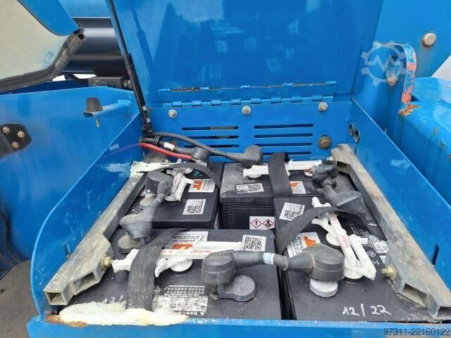 Platformă de lucru telescopică articulată JLG E600JP