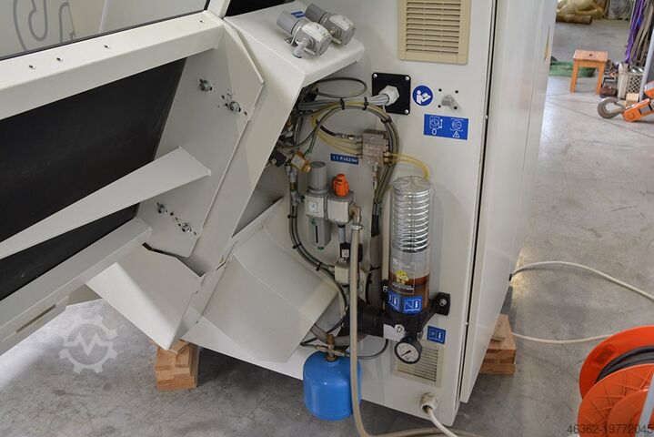 Fräs- und Bohrbearbeitungszentrum SCM CYFLEX 900