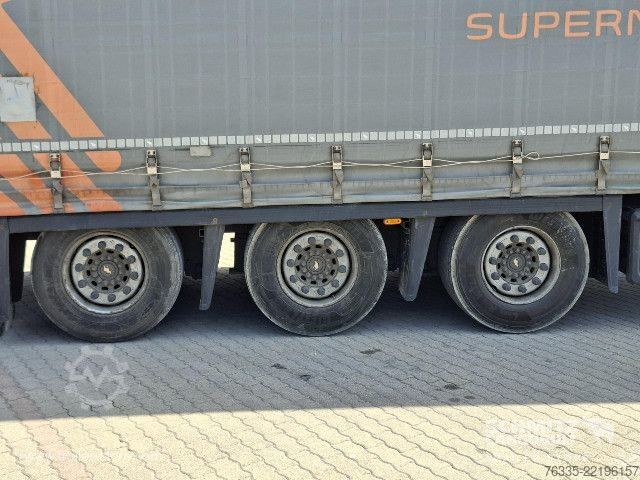 Öppen semitrailer med kapell Schmitz Cargobull Curtainsider Mega