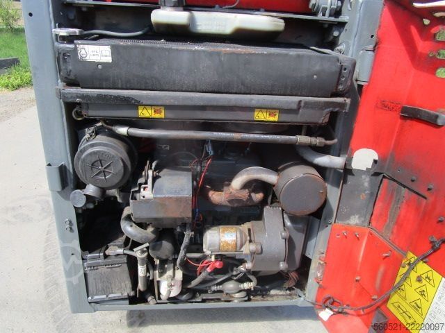 Traktorgrävare Bobcat S 70 - Kompaktlader mit Schaufel