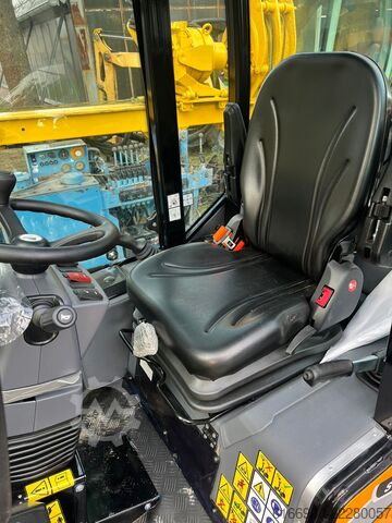 Carregadeira Giant G2700 X-TRA HD