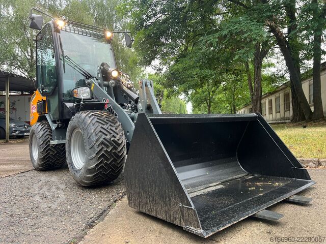 Carregadeira Giant G2700 X-TRA HD