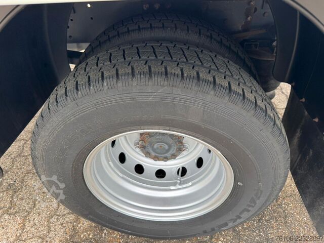 Furgoneta caja IVECO Daily 72C18 Hi Matic Koffer mit Ladebordwand