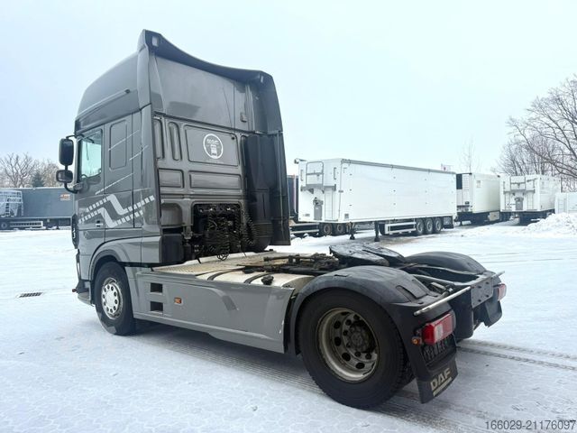 Standard trækkerunit DAF XF 440 FT mit Schubboden Hydraulik