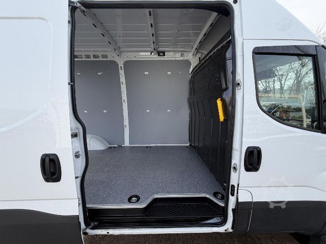 Furgon blaszak IVECO 35S16V (KURZ) AHK / RFK / Standhzg.