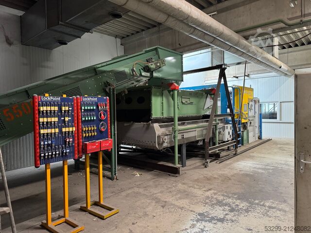 NIR sorting line with conveyor belt and distributor Pellenc Mistral + 2800