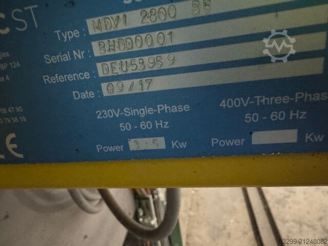 NIR sorting line with conveyor belt and distributor Pellenc Mistral + 2800