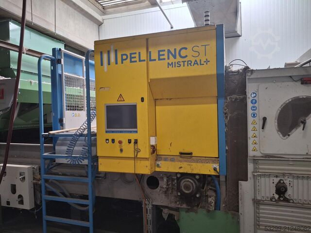 NIR sorting line with conveyor belt and distributor Pellenc Mistral + 2800