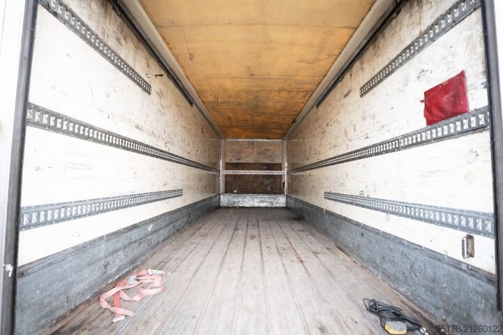 Box body RENAULT PREMIUM 340 DXI // HAYON