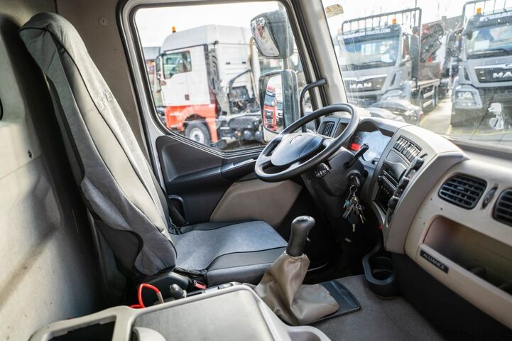 Box body RENAULT PREMIUM 340 DXI // HAYON
