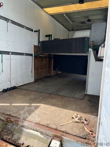 Veetrailer oplegger KÄSSBOHRER 1 Achs für 4 Pferde oder 3 Kutschen mit Wohnabt.