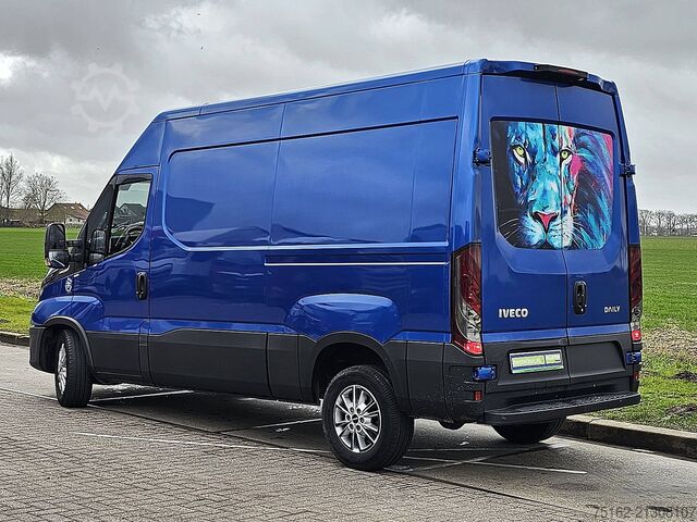 High-roof van IVECO DAILY 35 S 18 3.0L AUT. L2H2