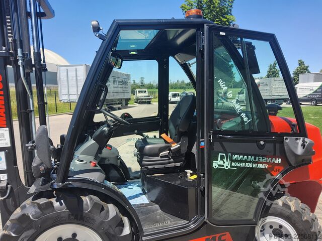 Empilhadeira todo-o-terreno Manitou MC 30-4
