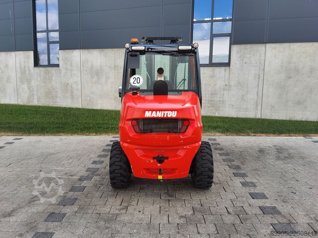 Empilhadeira todo-o-terreno Manitou MC 30-4