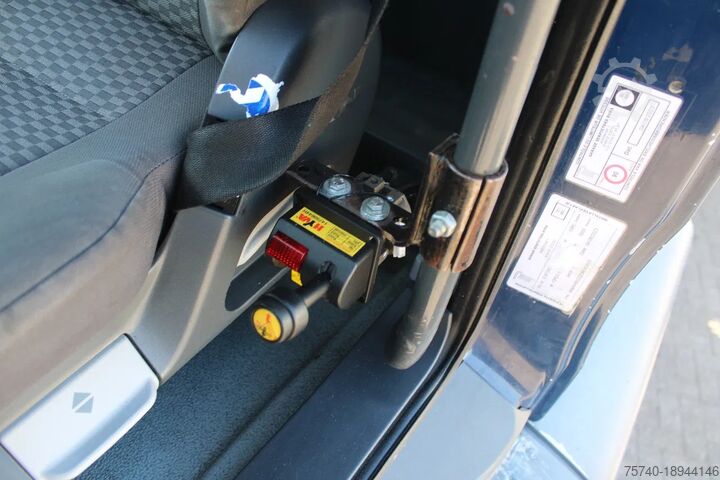 Tipper MAN TGA 33.360 + 6X6 + MANUAL