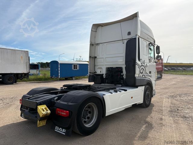 Standard dragbil DAF XF 530 Super Space Cab, Retarder