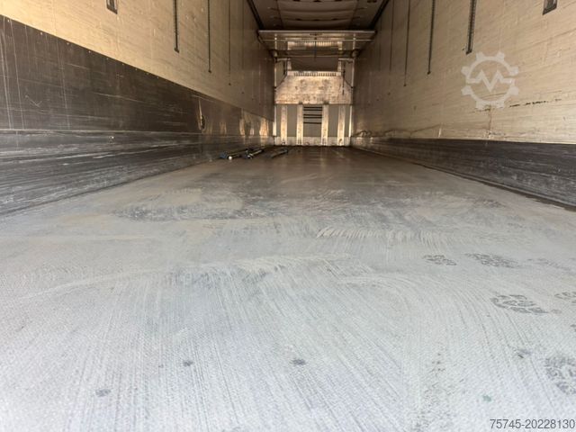 Frigorifik yarı römork KRONE SD * CARRIER VECTOR 1450 * LIFT UND GELENKACHSE