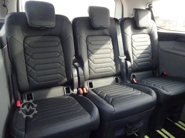 Minibus FORD Tourneo Custom L2 Titanium X Matrix Pano B&O AHK