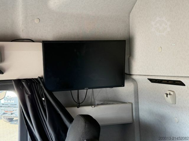 Ladbil med lad MERCEDES-BENZ Arocs 2648 6x4 3 Achs Pritsche Retarder