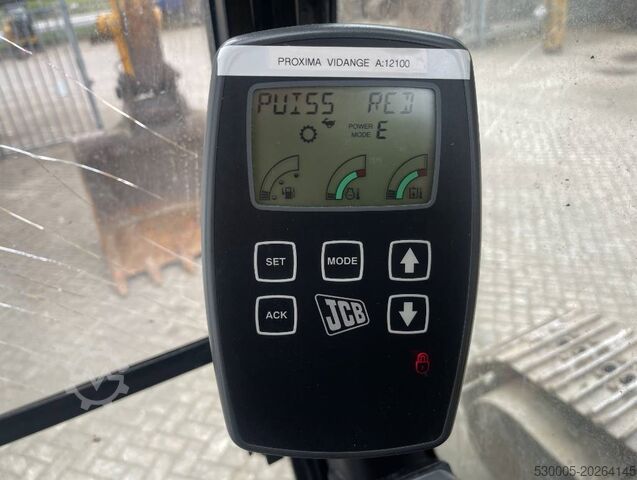 Pelle sur chenilles JCB JS 220 N LC      2012    CE