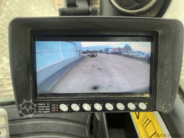 Pelle sur chenilles JCB JS 220 N LC      2012    CE