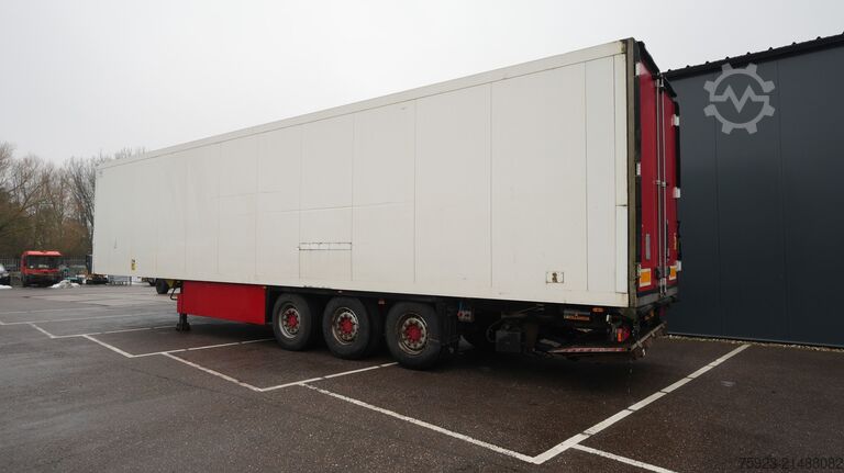 Hűtött/fagyasztott szállítás Schmitz Cargobull Refrigerated trailer with Carrier Vector 1800