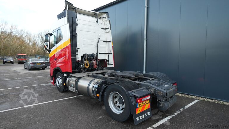 Standard-SZM Volvo FH 420 LNG Globetrotter tractor unit