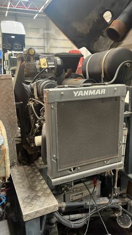 Aangepaste bestelwagen MITSUBISHI Canter FUSO Kehrmaschine BROCK SL140 4 m³