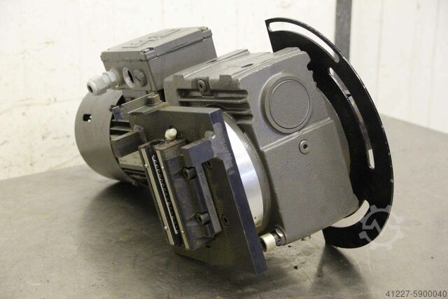 Motor cu transmisie 0,37 kW 9,3 rpm SEW-Eurodrive SA52 DT71D-4BMG