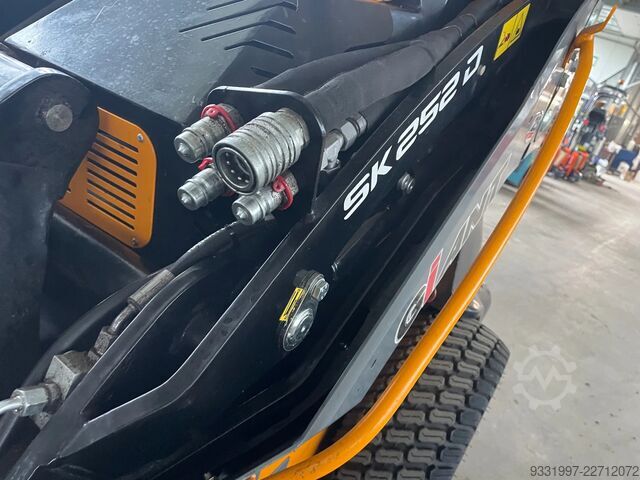 Cargador Giant SK252D Skidster met pelikaanbak 75 uur